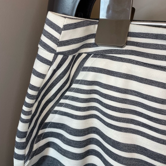 LE CHATEAU Pencil Skirt - Picture 2 of 8